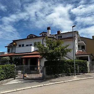 https://apartmani-rozi.in-istria.net